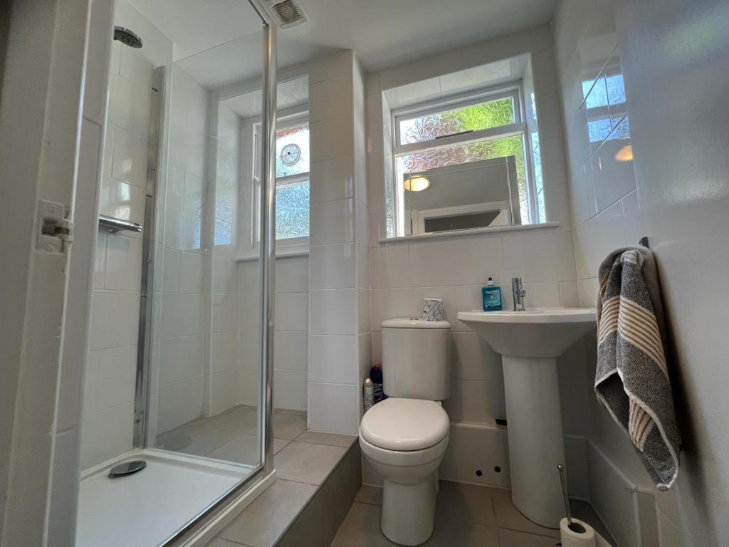 Complete One Bedroom Flat In Chiswick London, Fully Furnished Exterior photo